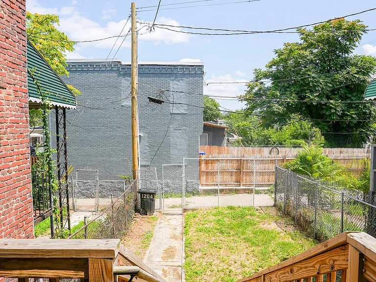 1204 Bonaparte Ave — Photo 34