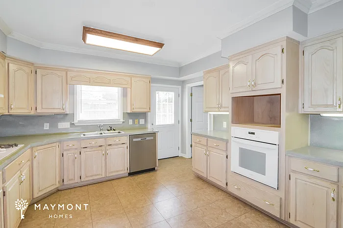 711 Forestdale Dr — Photo 5