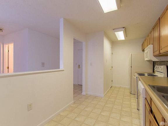 5th image of 3086 Westminster Dr APT 103