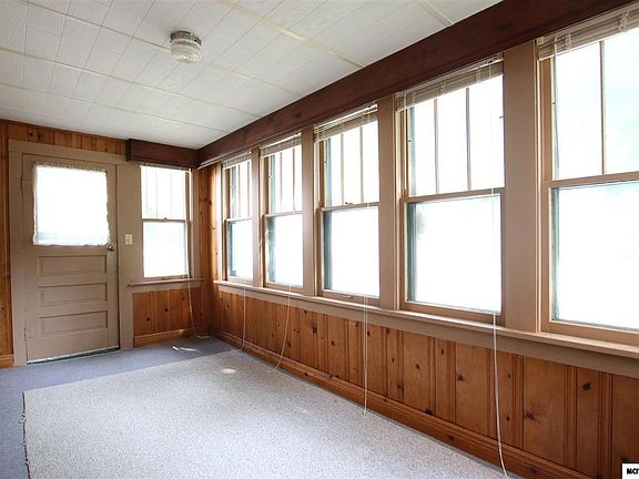 4th image of 526 6th St SE