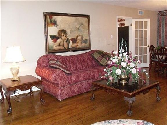 5th image of 14915 Parkville Dr