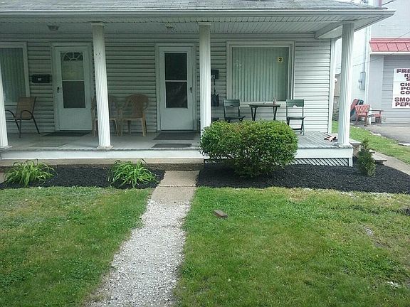 View of front, looking at photo right side for rent