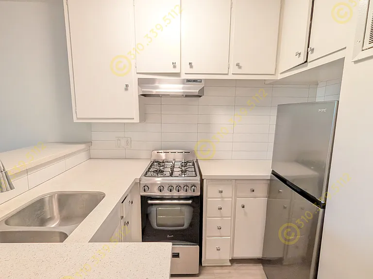 362 S Rexford Dr #9 — Photo 17