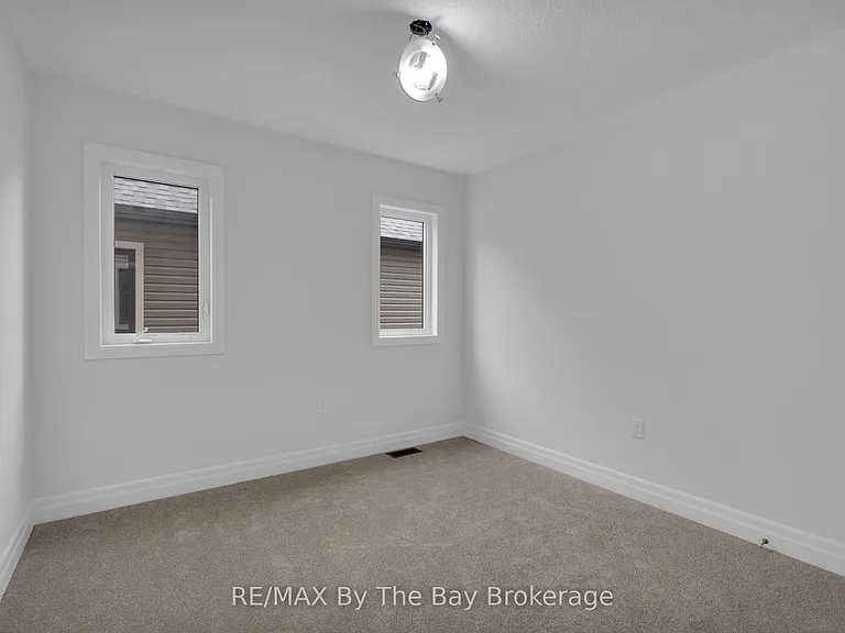 48 Del Ray Cres — Photo 16