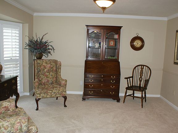 Living Room with bay window    