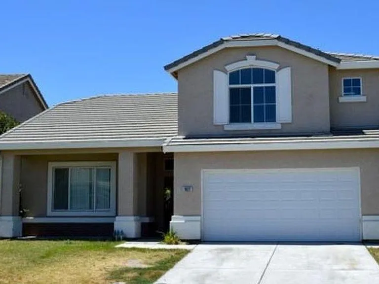 1627 Venice Cir — Photo 1