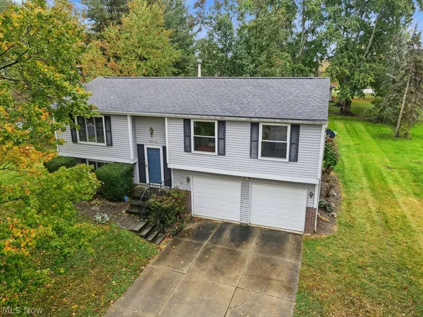 1068 Hampton Dr, Macedonia, OH 44056