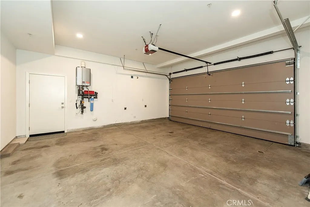 4 bed, 2742 sqft, $6,750 — Photo 4