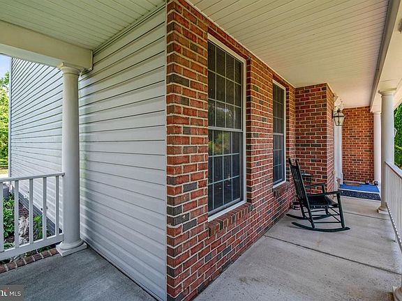 5th image of 627 Brookfield Dr