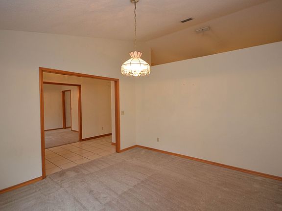 3rd image of 1924 Monterey Dr