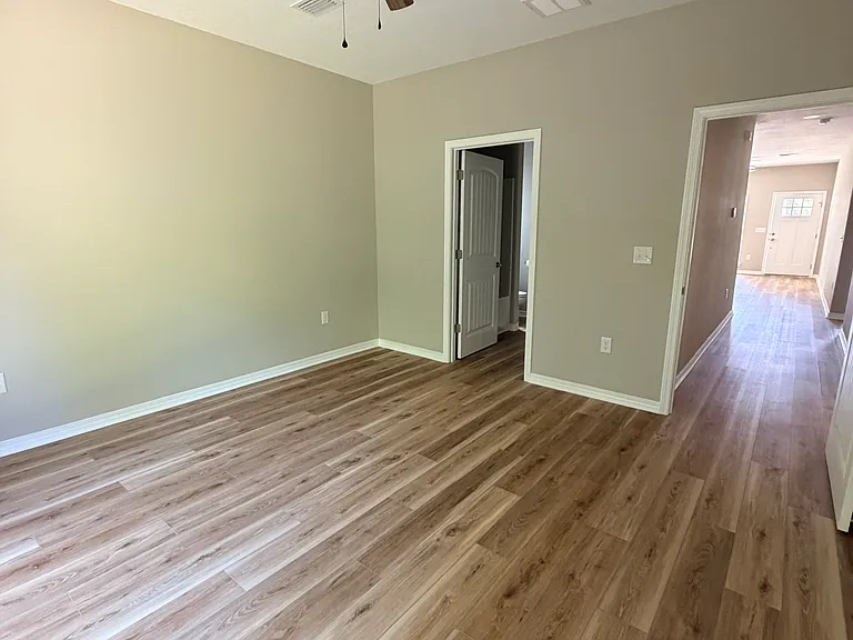 308 N E St — Photo 5