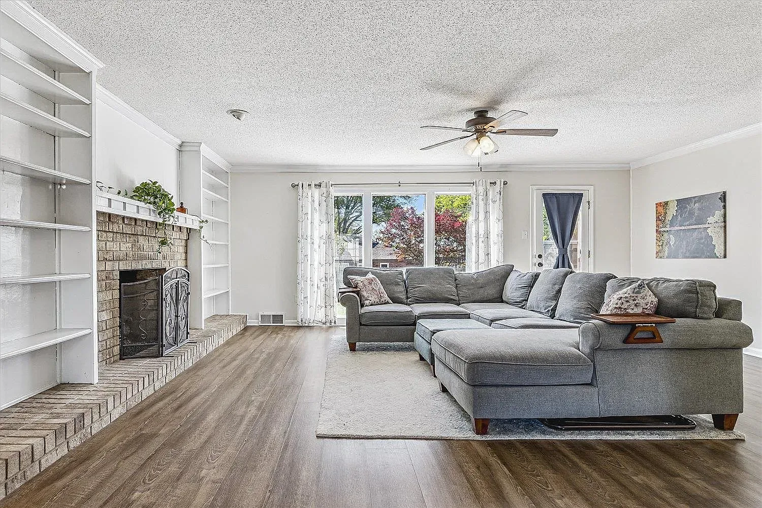 4 bed, 2.5 bath, 2687 sqft, $6,000 — Photo 3