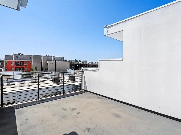 4151 Redwood Ave #305 — Photo 23