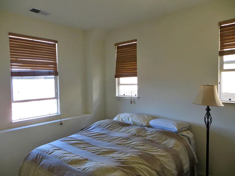 4th Bedroom (3rd floor)
