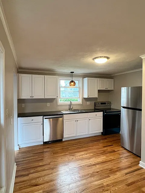 3 bed, 975 sqft, $2,250 — Photo 3