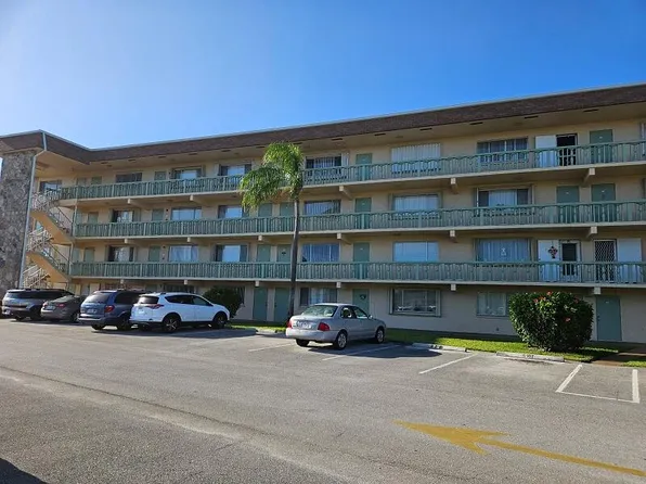 300 Village Green Cir Unit 114, Palm Springs, FL 33461