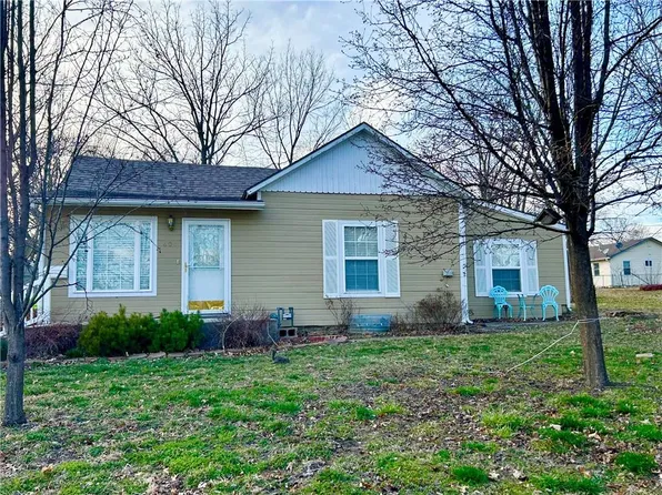 604 West St, Harrisonville, MO 64701