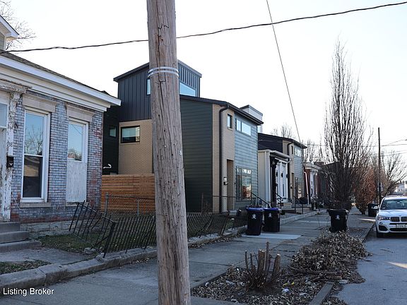 3rd image of 940 E Jefferson St