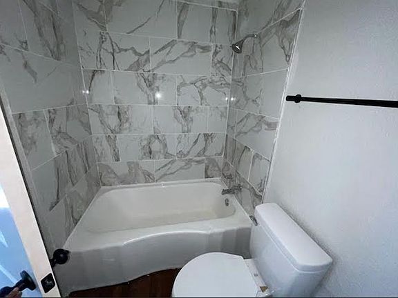 3rd image of 1202 Waweenoc Ave #1