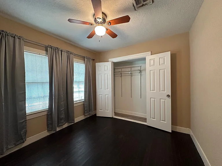 706 W Willis St — Photo 13