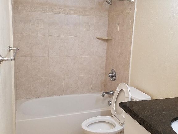 3rd image of 2615 NE 49th St APT 207