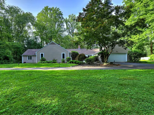 3 Wolf Tree Drive, Woodbridge, CT 06525