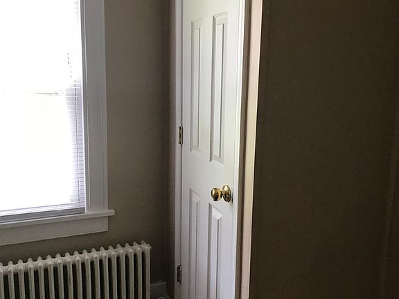 3rd image of 109 1/2 Matoaka Ct APT A
