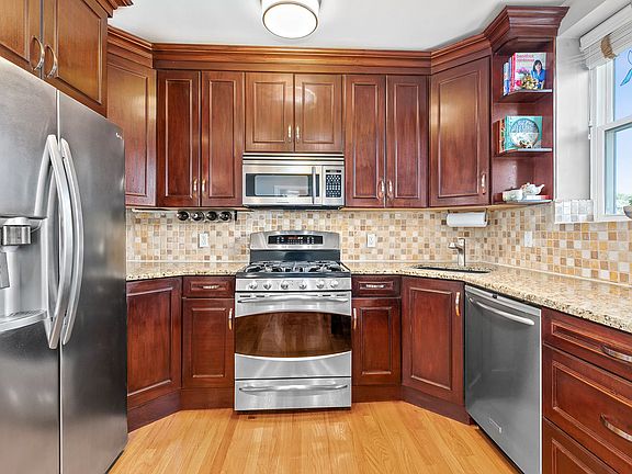 3rd image of 621 90th St APT 6