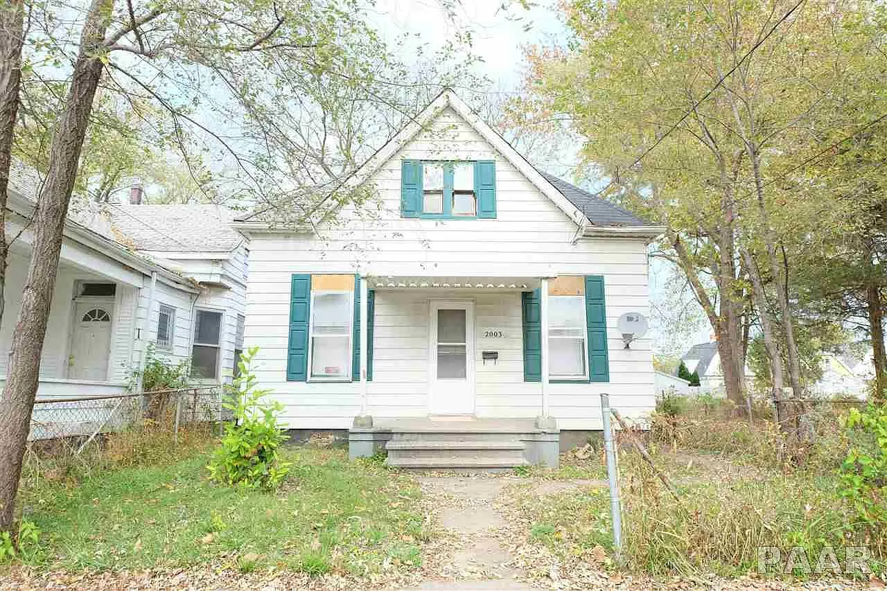 2003 W Howett St photo 1