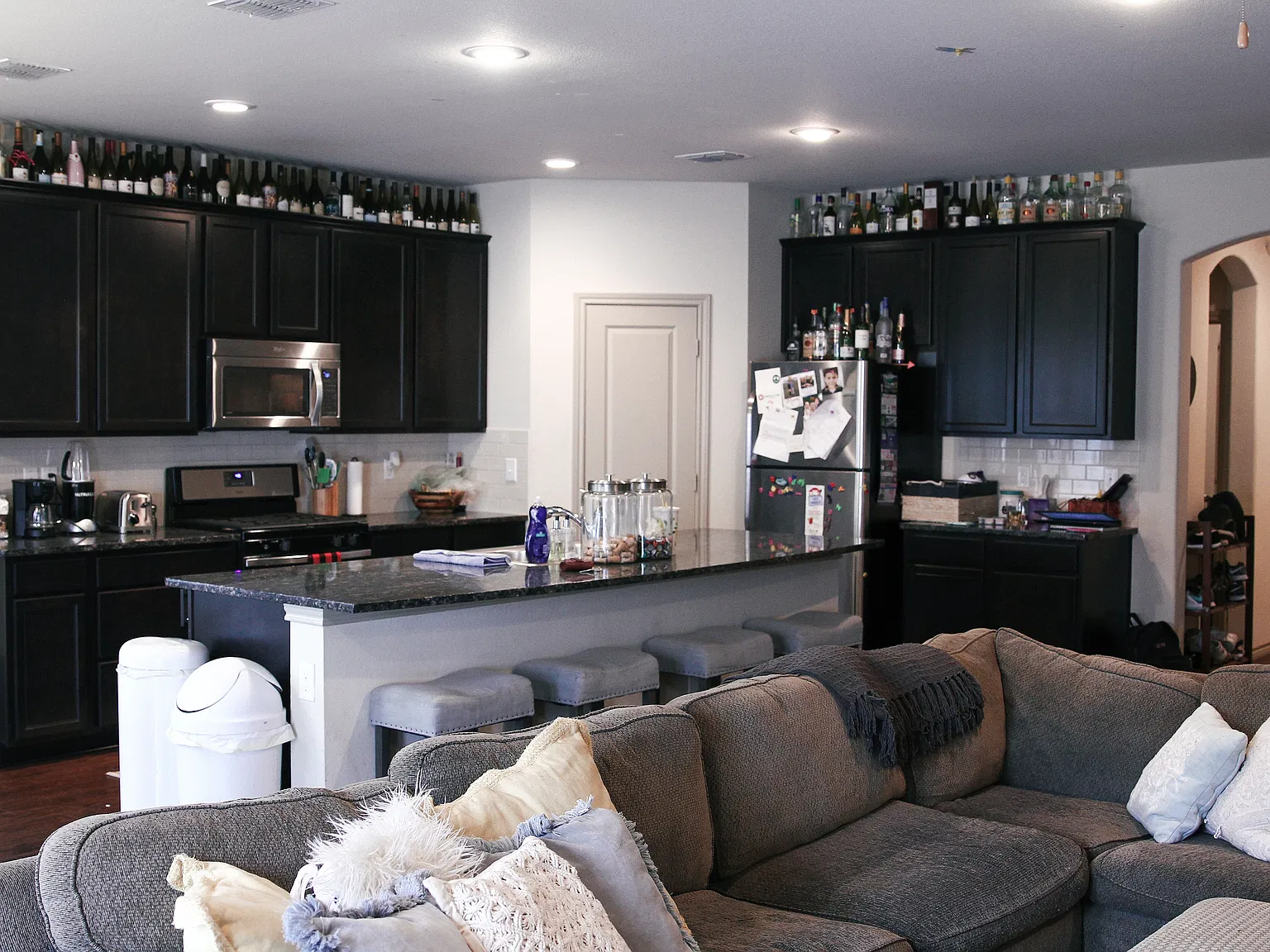 6 bed, 2900 sqft, $8,700 — Photo 2