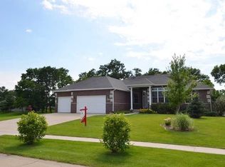 475 Landau St, Robins, IA 52328