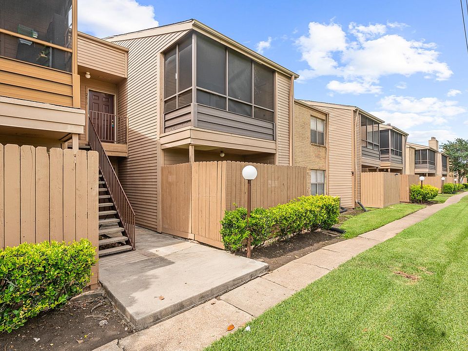 1st image of 10555 Turtlewood Ct Unit 2613