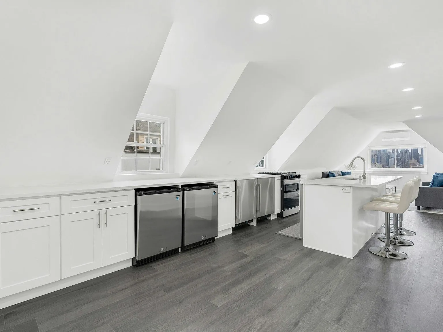 2 bed, 2.0 bath, 1000 sqft, $3,900 — Photo 4