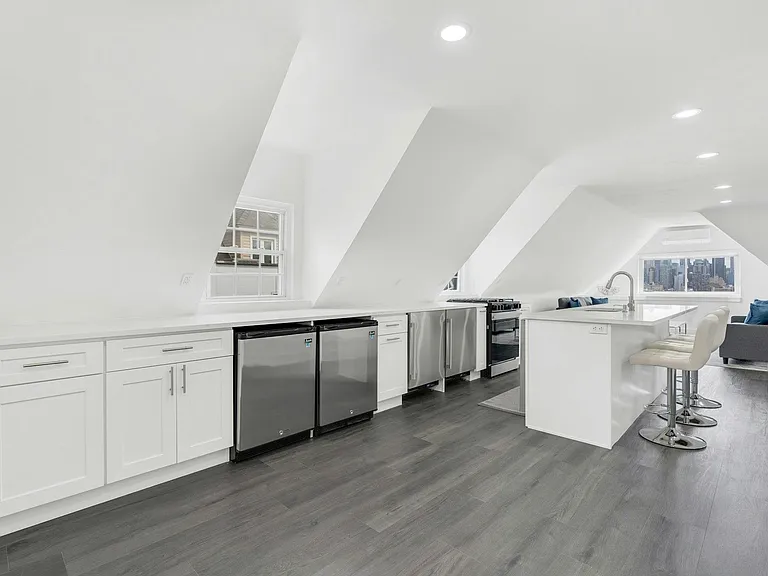 19 Hamilton Ave — Photo 4