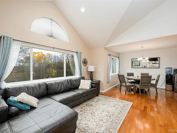 3rd image of 101 Eagles Ridge Road