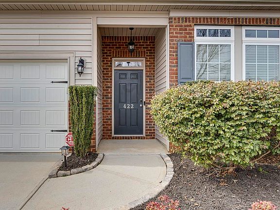 4th image of 422 Bucklebury Rd