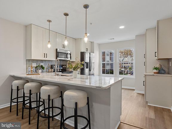 5th image of 3749 Wilkinson Dr #303