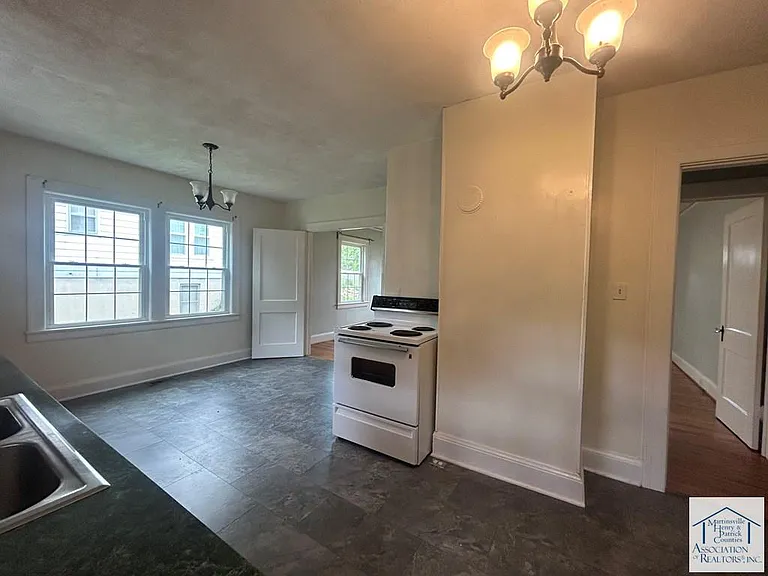 1118 Oakgrove Ave — Photo 7