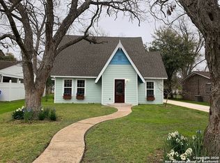 601 N Heideke St, Seguin, TX 78155