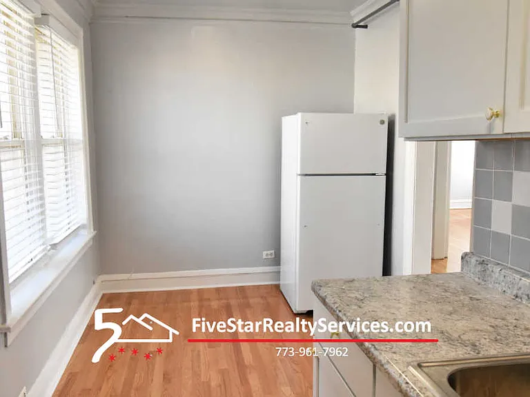 3434 W Irving Park Rd #15 — Photo 1