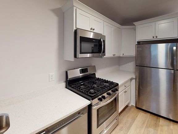 2nd image of 444 Bergen Ave #G
