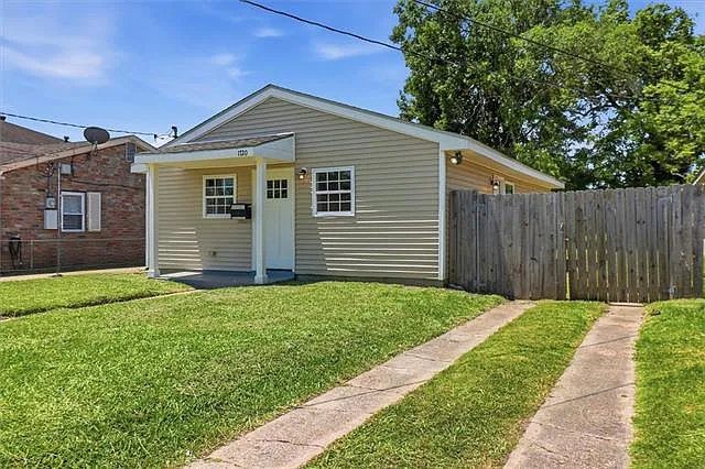 Building Photo - 1720 Plaza Dr