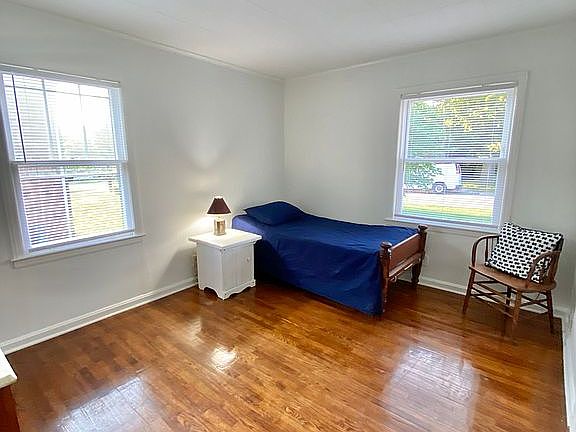 4th image of 202 Berry Ave