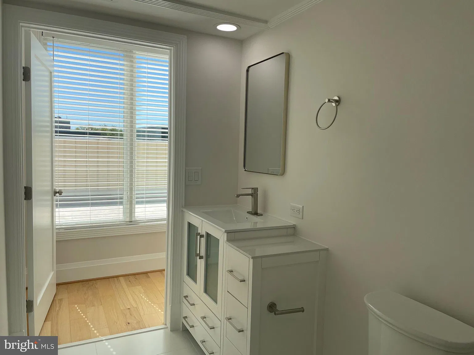 1 bed, 1.0 bath, 300 sqft, $1,800 — Photo 4