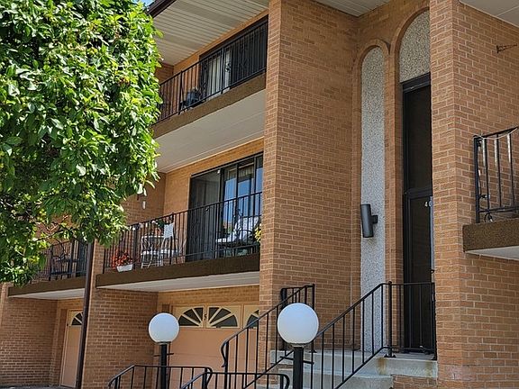5th image of 4025 W 93rd Pl APT 2E