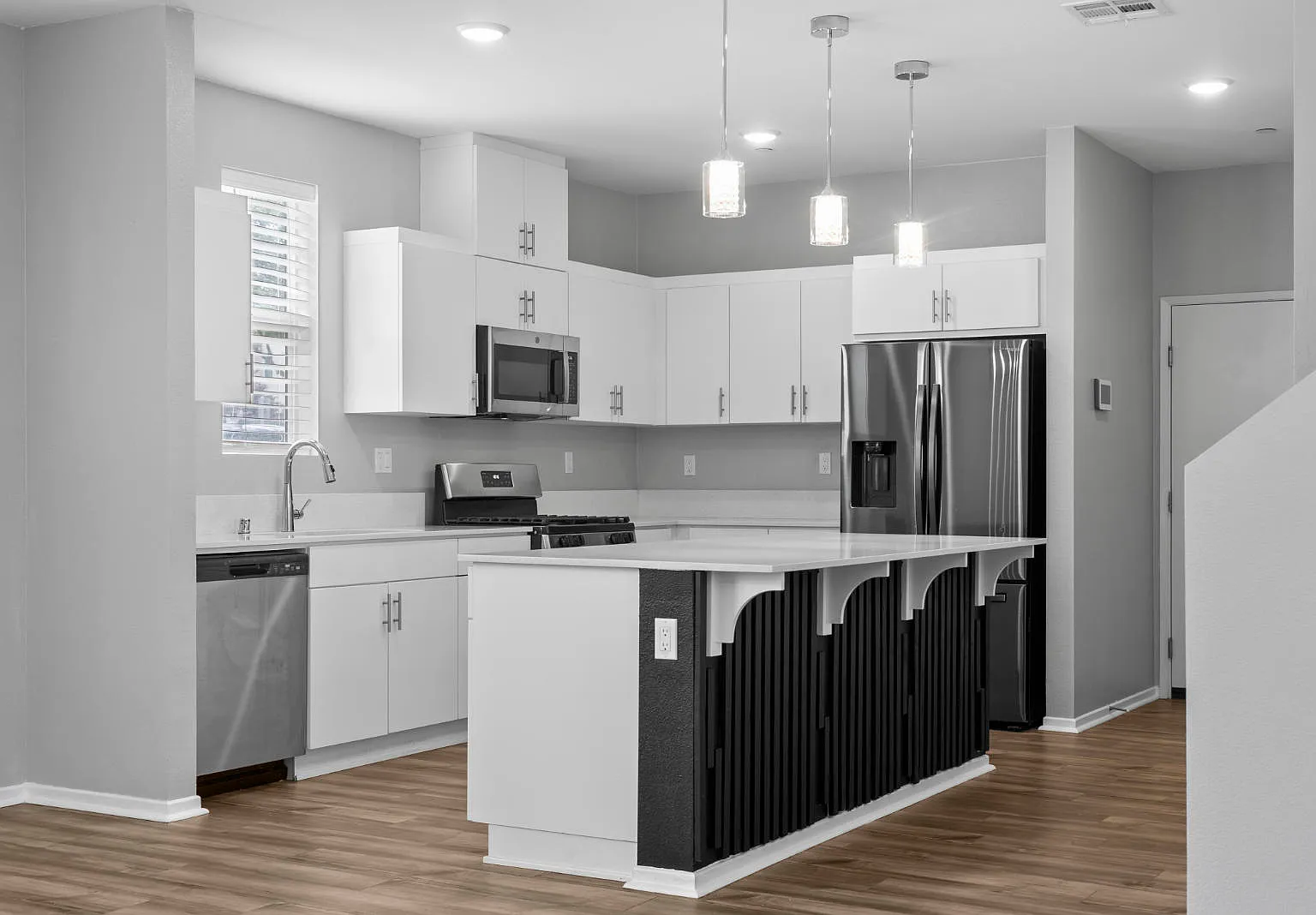 3 bed, 1687 sqft, $4,250 — Photo 1