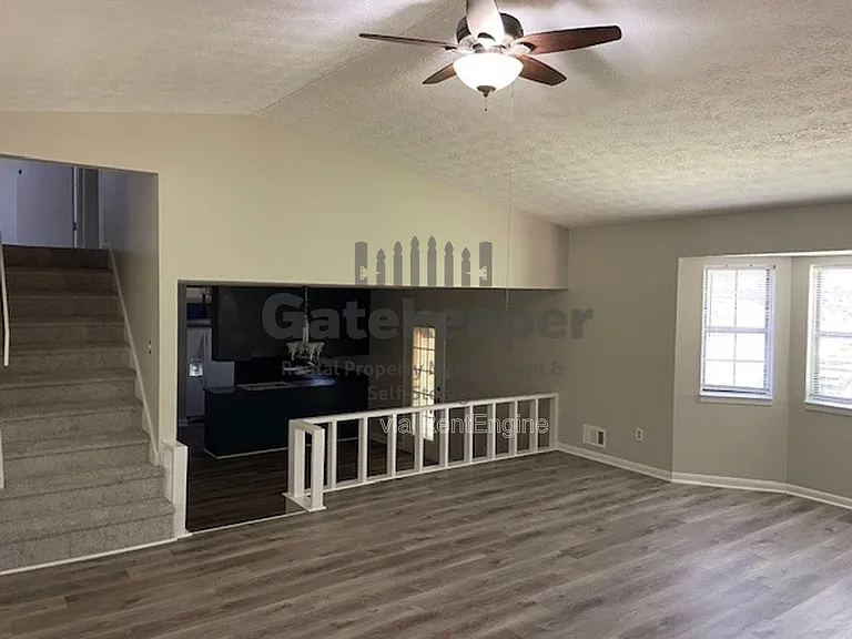 7345 Chaucer Ct — Photo 4