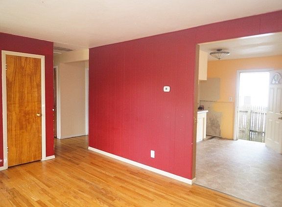 3rd image of 901 N Jackson St