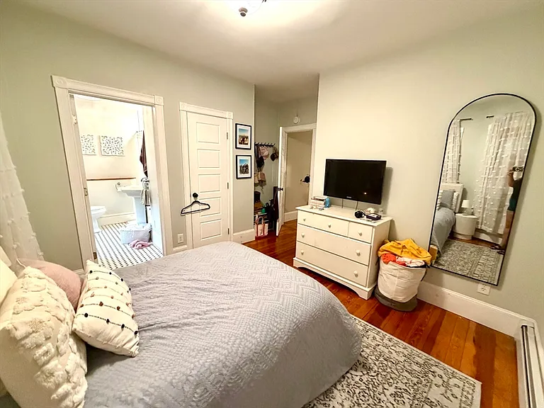 244 W 3rd St #2 — Photo 8