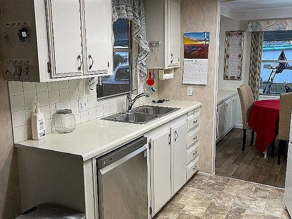3rd image of 104 Crossways Dr